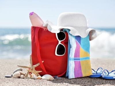 Que doit contenir une trousse de premiers secours à la plage ?